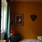 Sahara With Shared Bathroom In Centre