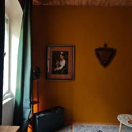 Sahara With Shared Bathroom In Centre