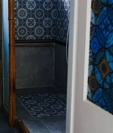 Sahara With Shared Bathroom In Centre דירה