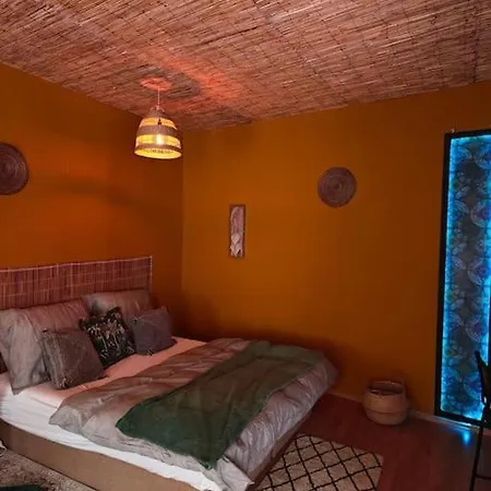 Apartment Sahara With Shared Bathroom In Centre *