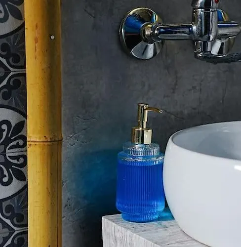 Sahara With Shared Bathroom In Centre شقة