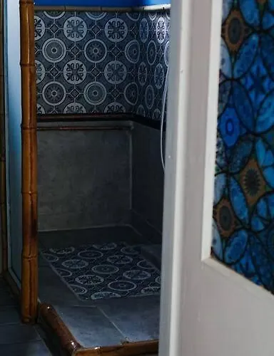 Sahara With Shared Bathroom In Centre شقة