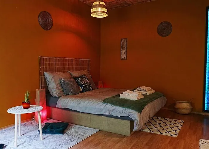 Sahara With Shared Bathroom In Centre شقة براتسيلافا