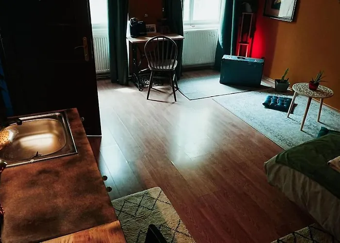 Sahara With Shared Bathroom In Centre * براتسيلافا