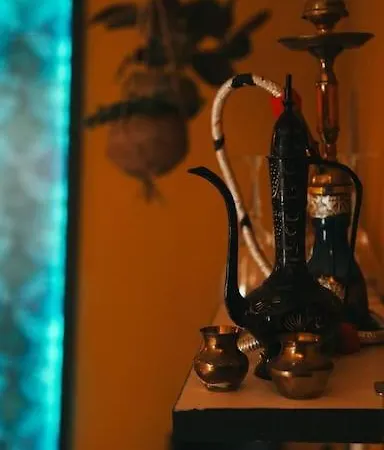 Sahara With Shared Bathroom In Centre