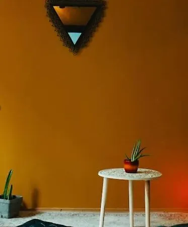 Sahara With Shared Bathroom In Centre 브라티슬라바