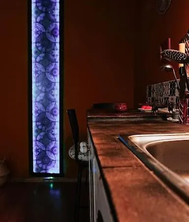Sahara With Shared Bathroom In Centre 브라티슬라바