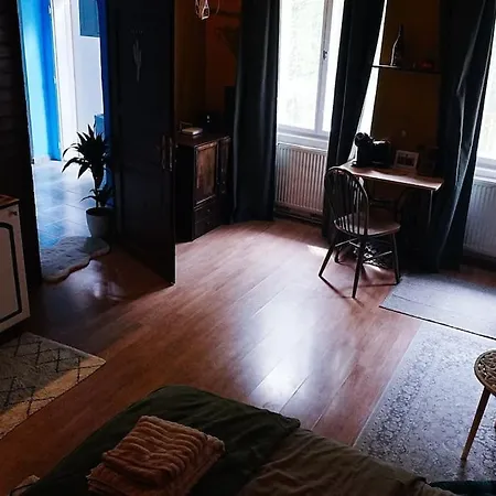 Апартаменты Sahara With Shared Bathroom In Centre