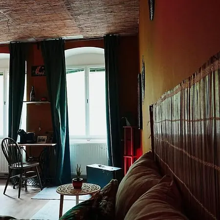 Sahara With Shared Bathroom In Centre 아파트