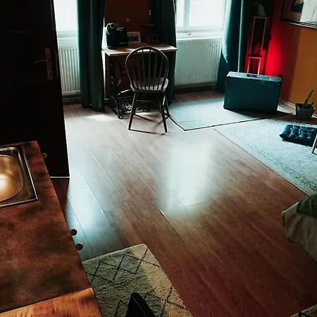 Sahara With Shared Bathroom In Centre * 브라티슬라바